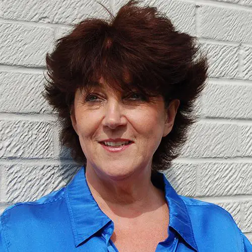 Lesley Streatfield